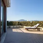 Sunny Rooftop Loft With Gorgeous Views Of דירה