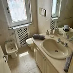 Sunny Rooftop Loft With Gorgeous Views Of דירה